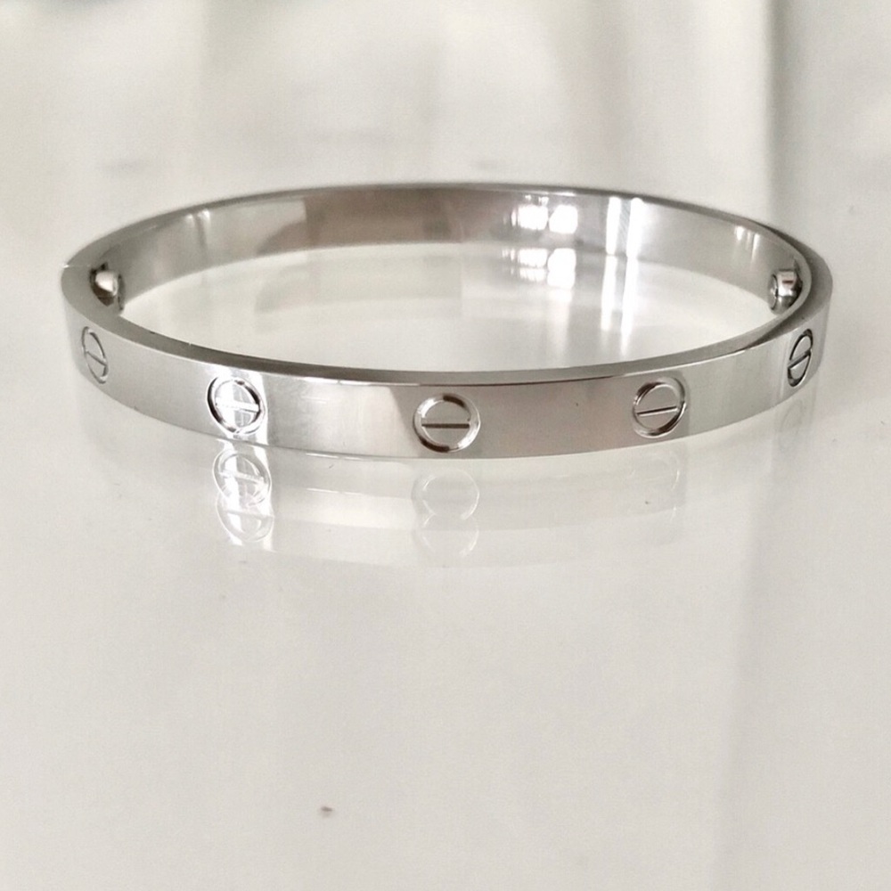 Screw bracelets. Set of 4.